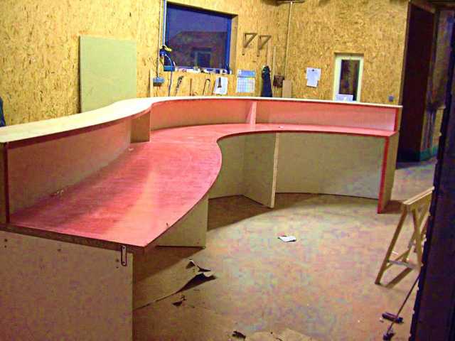 Bande d'accueil avec courbes