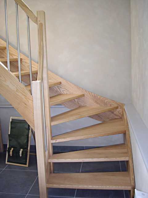 Escalier en hêtre rampe-tube inox