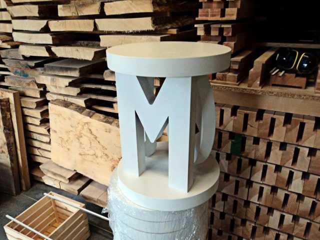 Tabouret design (moi) (1)